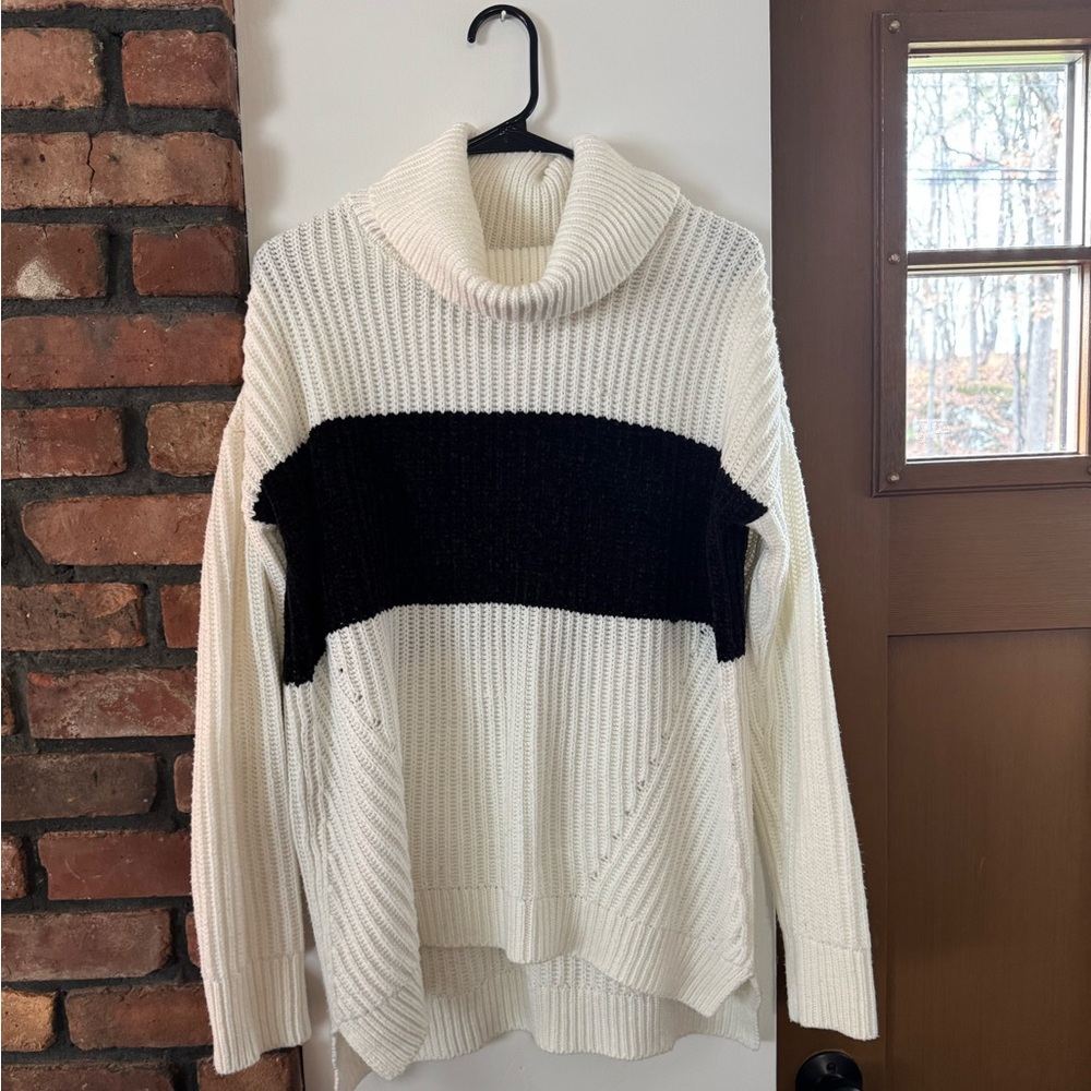 Olive + Oak Chunky Black & White Turtleneck Sweater Size Large